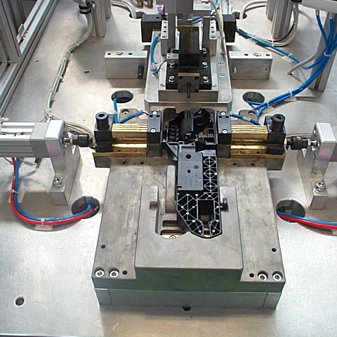 Automatic dowel pin plant