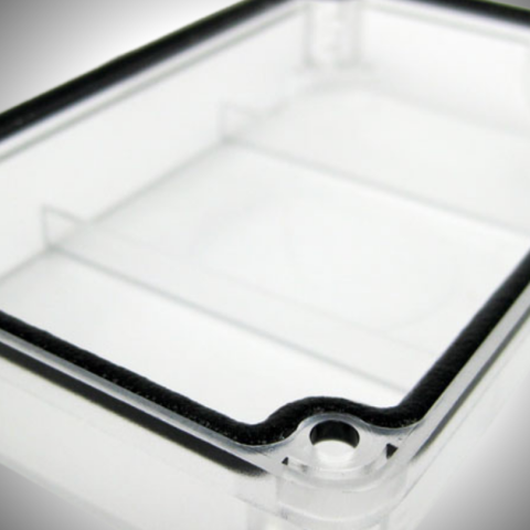 Sealing of lids for distributor body