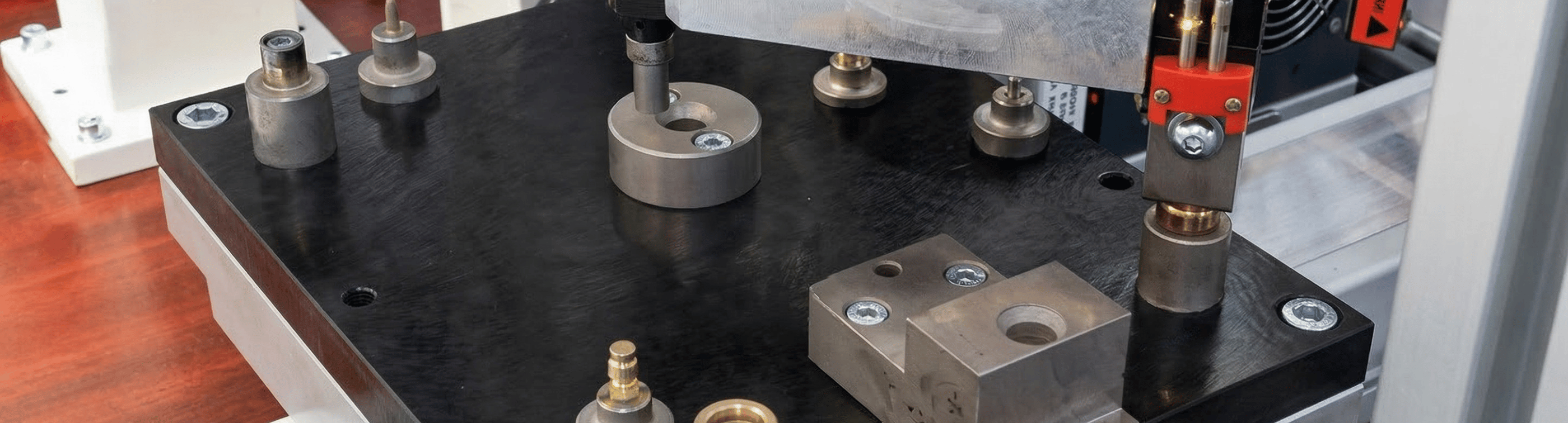 Avvitatura, piantaggi e inserimenti F.T. Famat